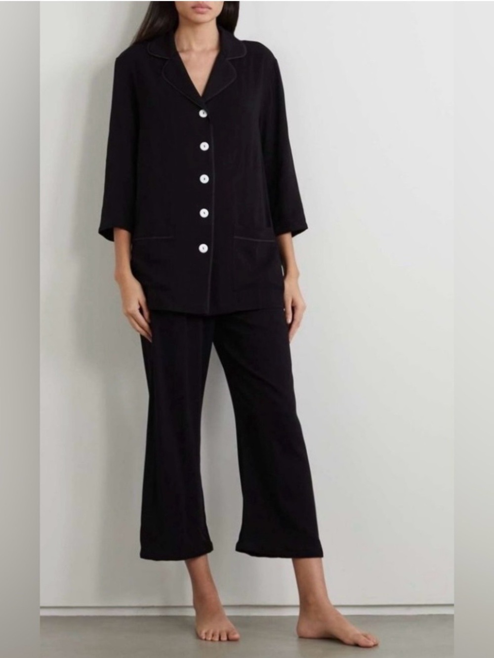 Sleeper Party Pajamas Set Black Viscose Size
Small
Luxury Loungewear